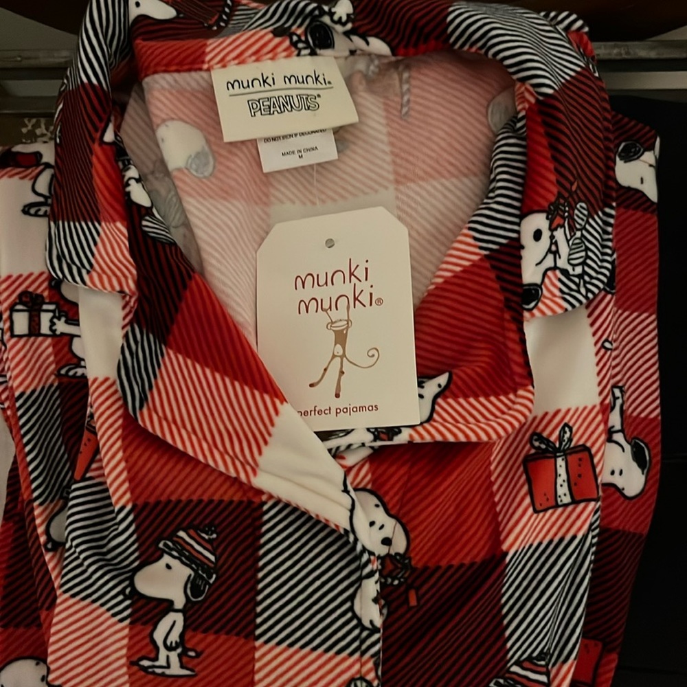Women’s Munki Munki Snoopy Peanuts 2 piece pajama set size medium